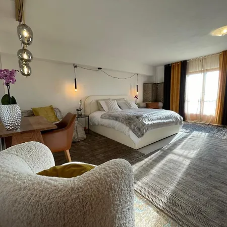 Гостевой дом Etage Du Rez-jardin 2 Et Salon 6 A 7 Pers *
